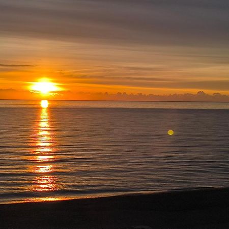 Appartement De Vacances - Splendide Vue Sur Mer, Parking Prive 르발카레스 외부 사진